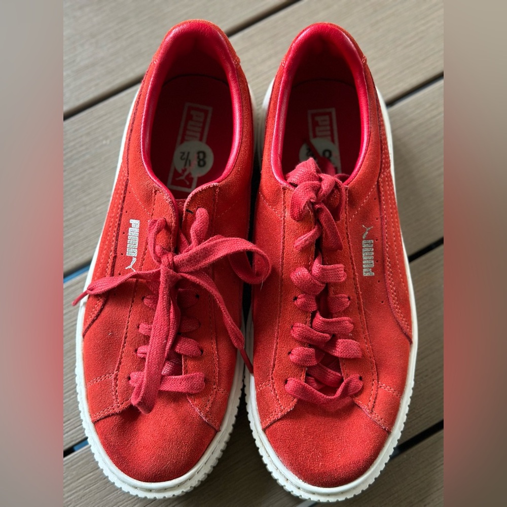 Puma size 8.5
Excellent condition 
Red